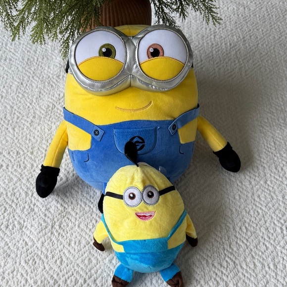 Despicable Me Minions Stuffed Animal Set - Yellow and Blue - Picture 10 of 13